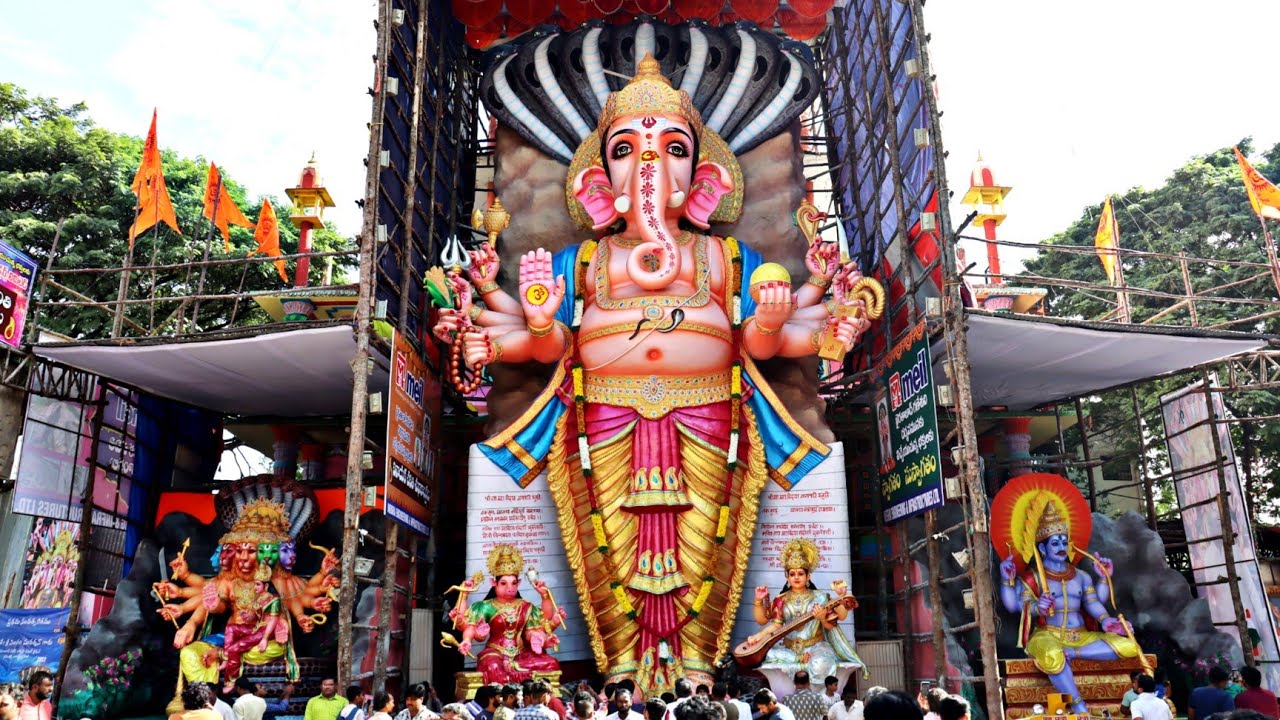 ఖైరతాబాద్ గణేష్ దర్శించుకోవడం ఎలా? || 63feets Khairathabad Ganesh Unique Visuals😱 || Vinay Kanna
