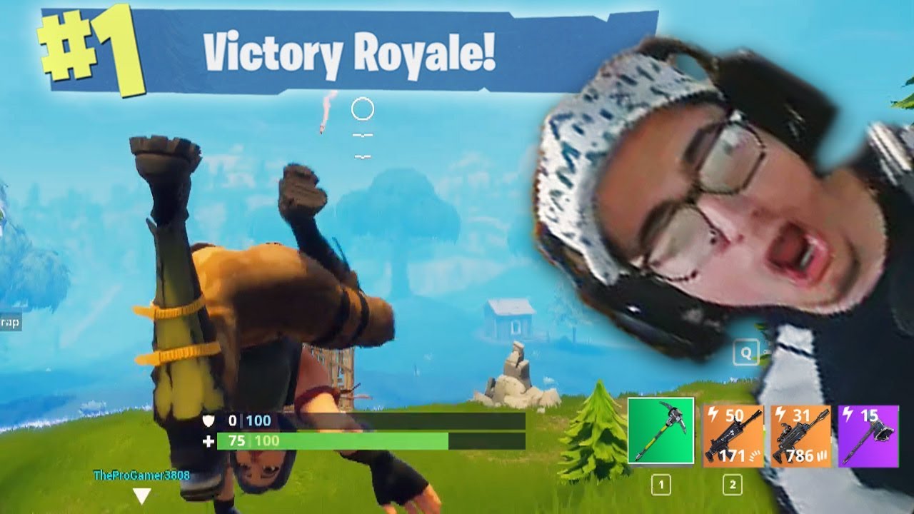 PLAYING FORTNITE UPSIDE DOWN !! 😂😂 (FUNNIEST FORTNITE VIDEO EVER)