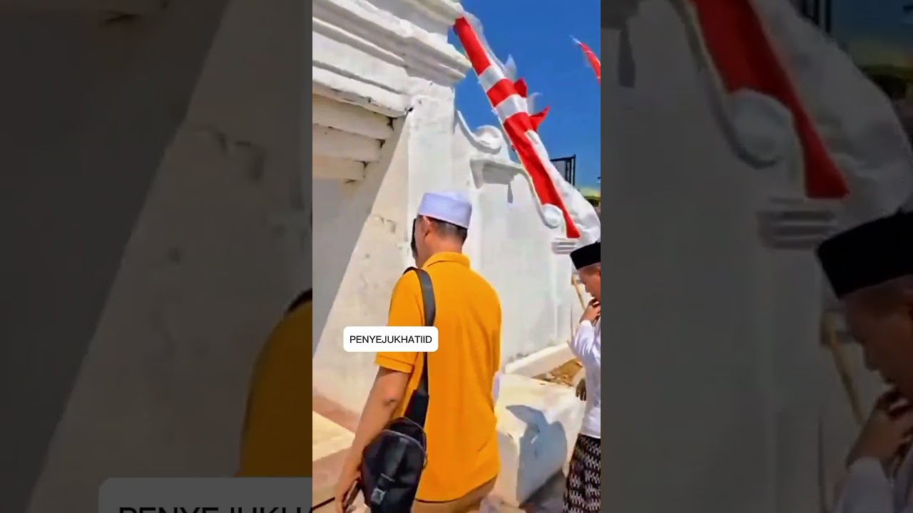 Gus Baha ziarah makam Sunan Bejagung Tuban