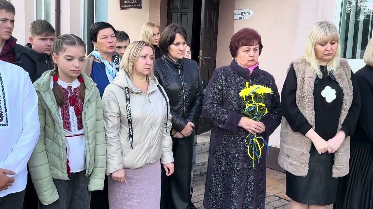 Костопільська гімназія №2 відкриття дошки-панно «Як шкода тих, кого забрали небеса»