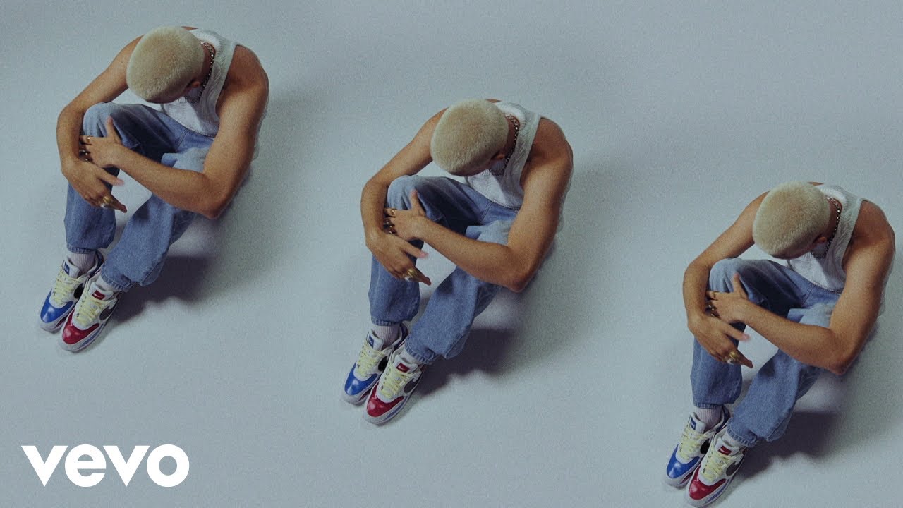 Spinas, Oss&eacute;e! - Nike V2 (Official Video)