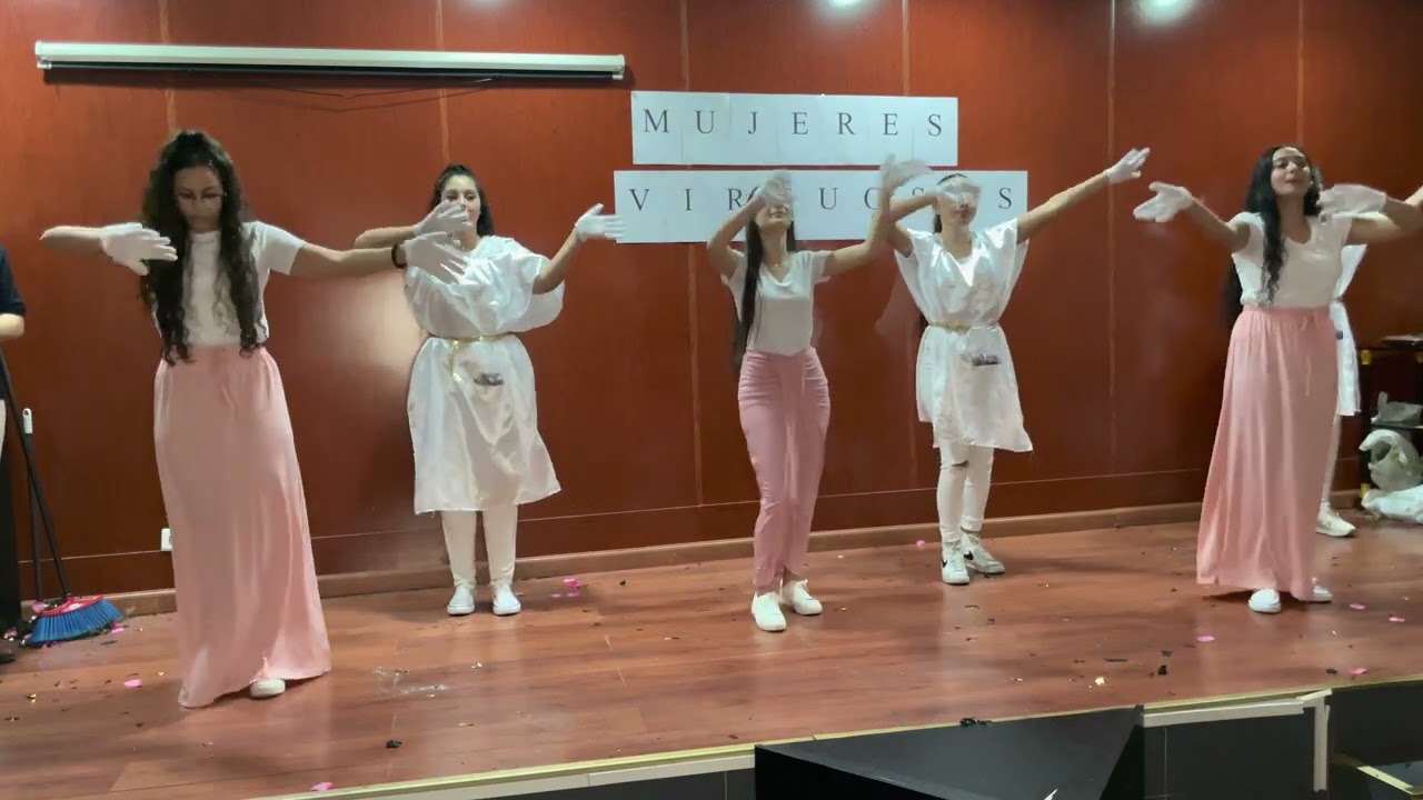 Danzas niñas del mini coro