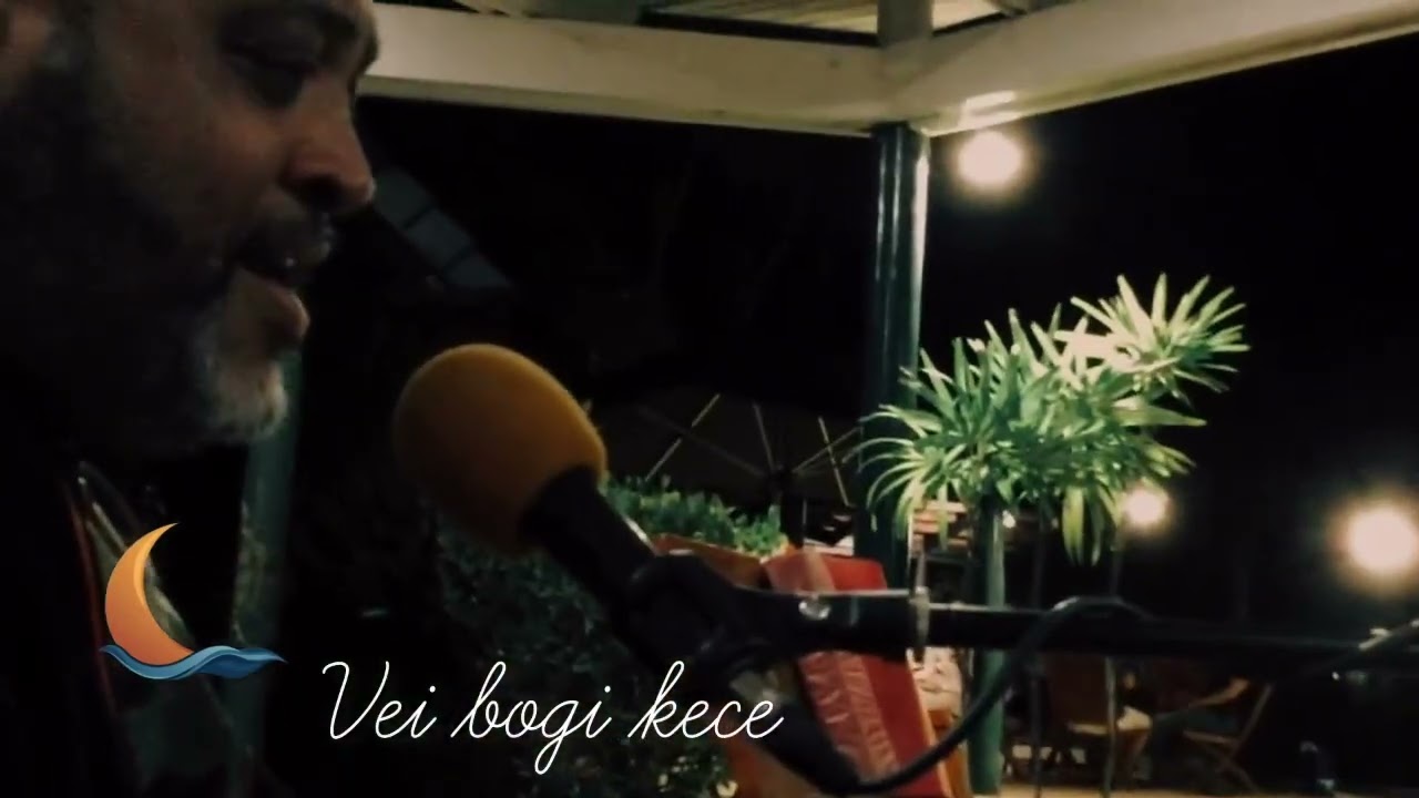 Vei Bogi Kece cover by George Fiji Veikoso with Tanoa Hotel Serenaders at Tanoa Hotel,Nadi,Fiji....