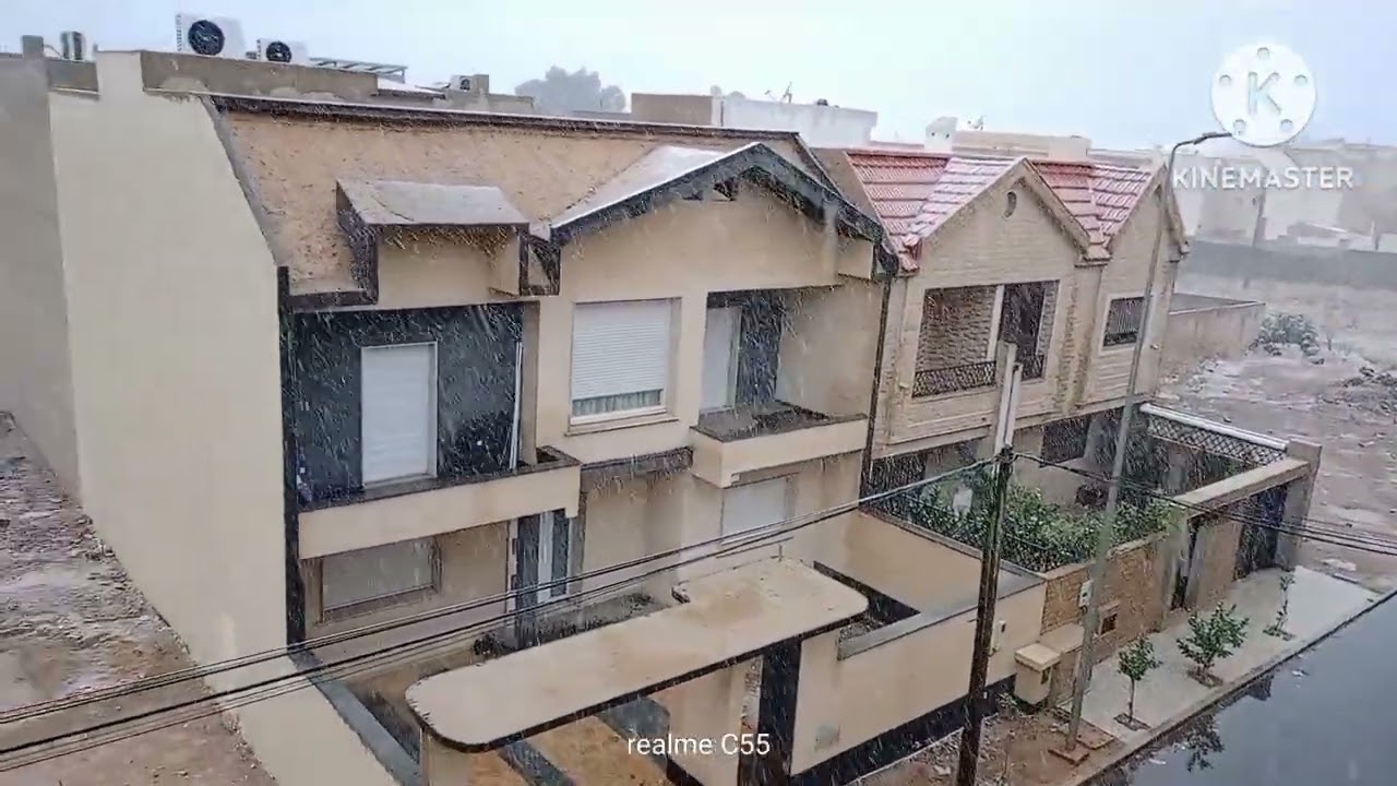 بداية تساقط الثلوج 🌨️☔في مدينة أزرو آلله يرحمهم ويجعل مثواهم الجنة😭