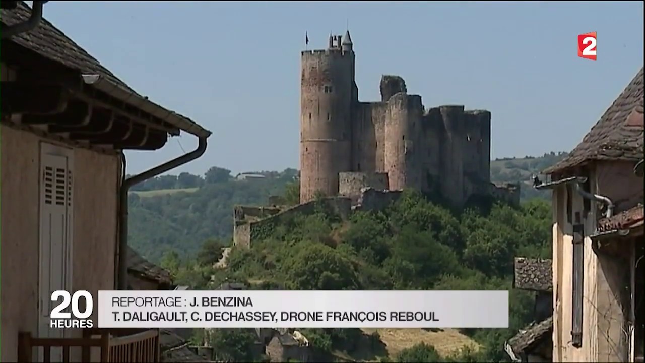 Forteresse de Najac en Aveyron vue du ciel