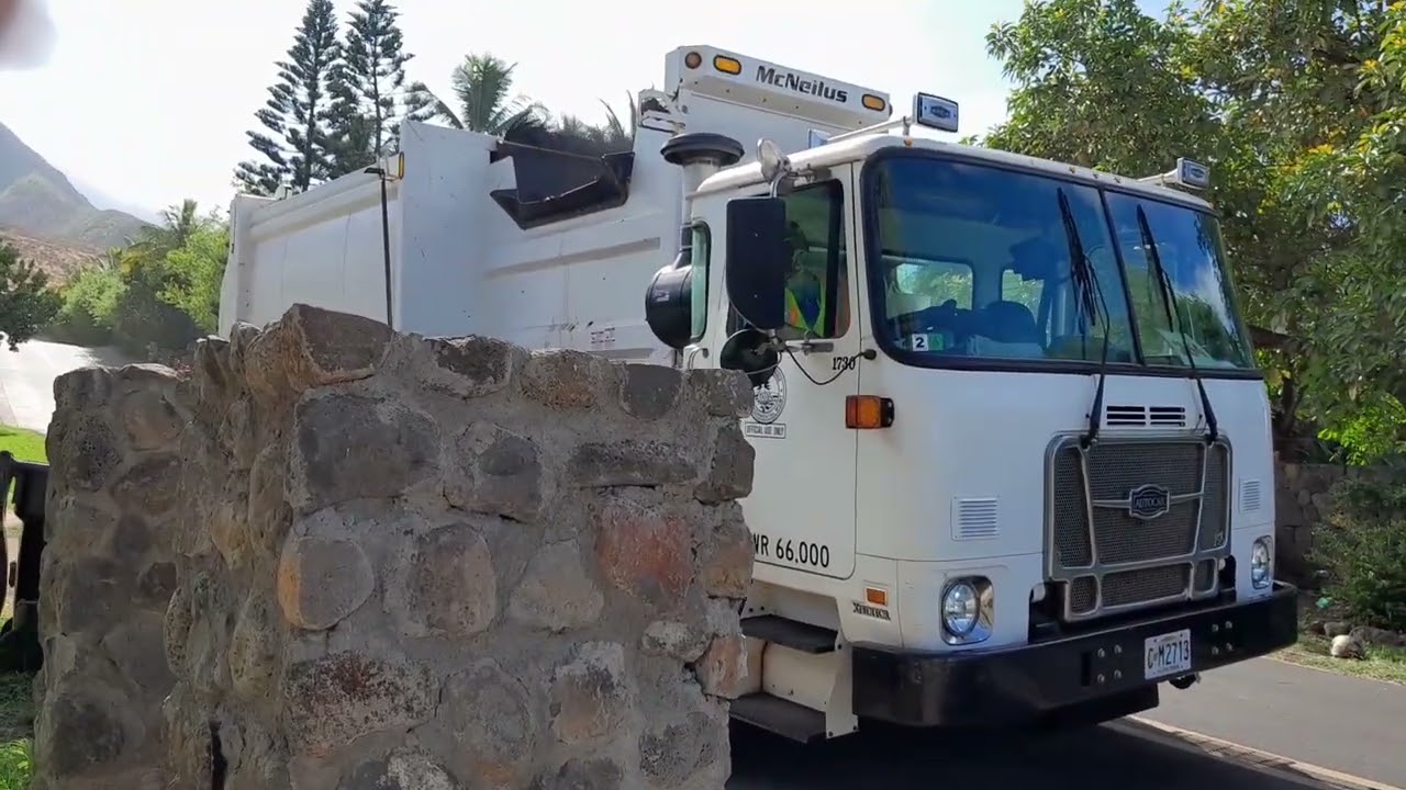 County of Maui Autocar Mcneilus Garbage Truck