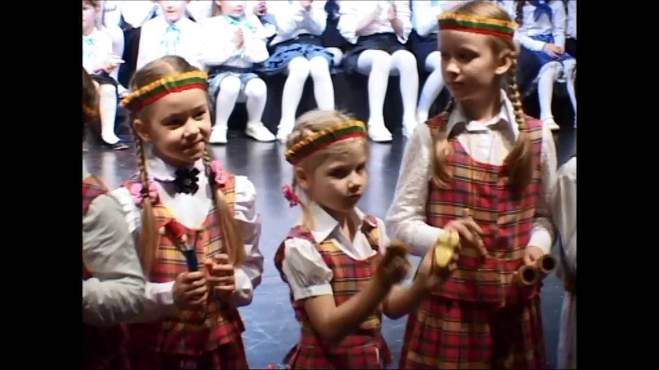 Pajūrio klumpakojis (atlieka jungtinė vaikų kapela)