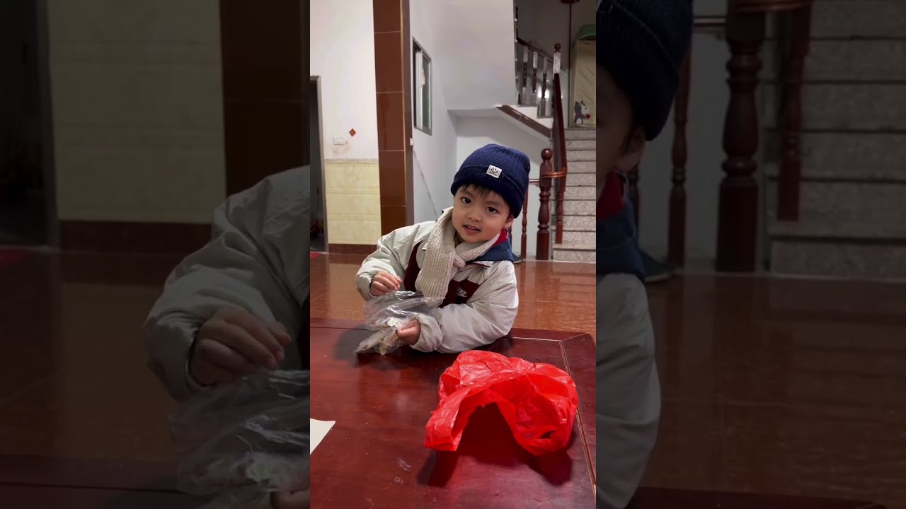 Можно ли считать любовь малышки Левен к играм с прабабушкой признаком бабушкиной привязанности?! ...
