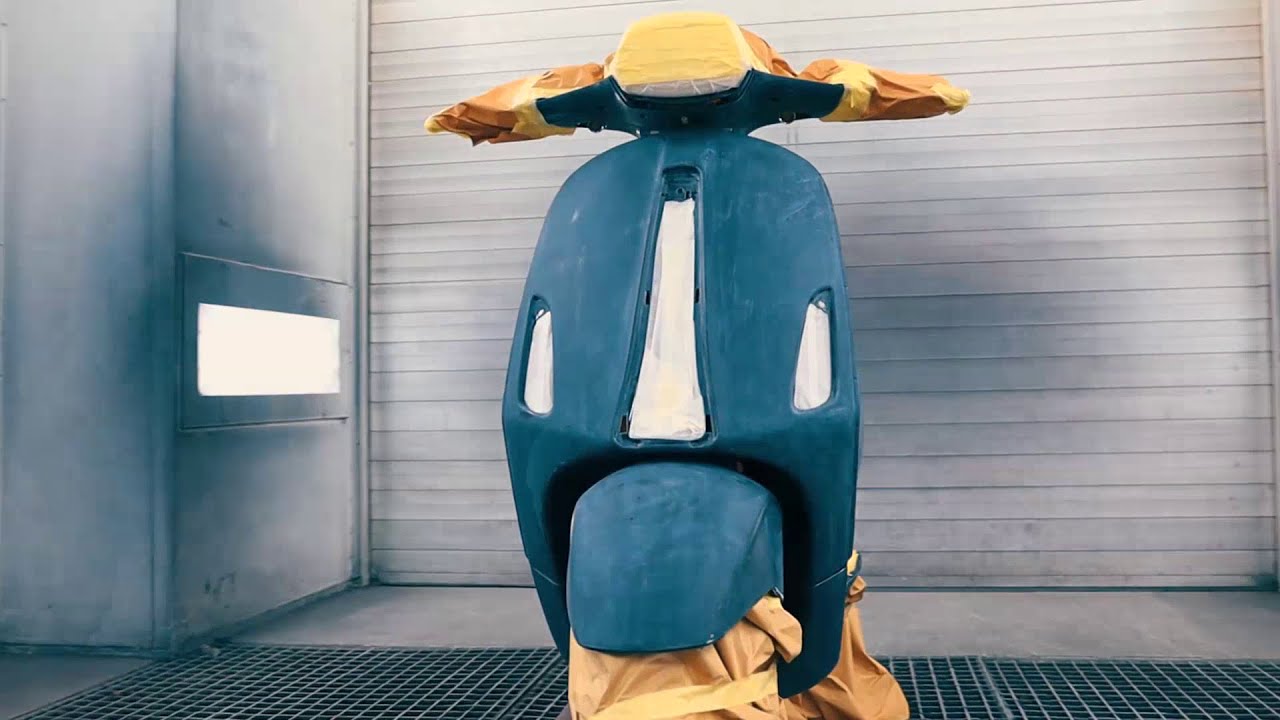 VESPA SPRINT PSYCHEDELLIC FULL OPTION SPUITEN EN BOUWEN BIJ J2SCOOTERS