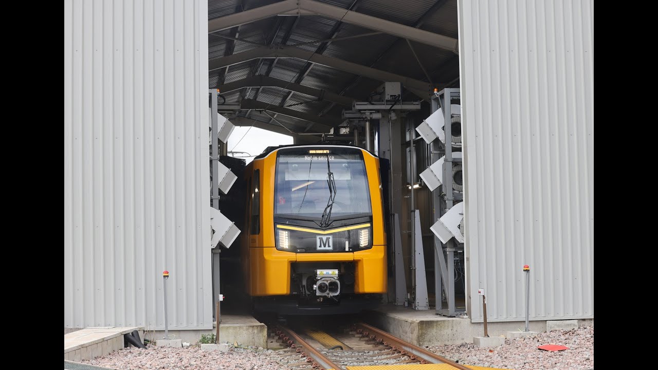 The new Metro carriage wash in action