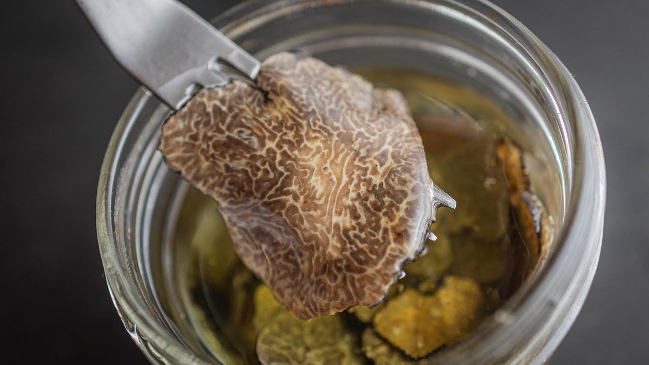 Домашнее карпаччо с трюфелями (ломтики маринованных трюфелей в масле)