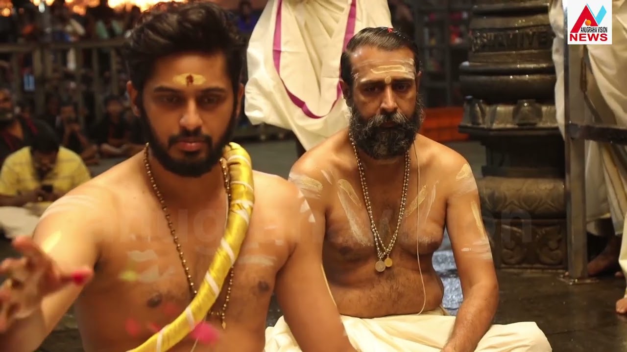 ശബരിമല പതിനെട്ടാം പടിയിൽ ഇന്ന് സന്ധ്യയ്ക്ക് നടന്ന പടിപൂജ #sabarimala#keralapolice#padipooja#*