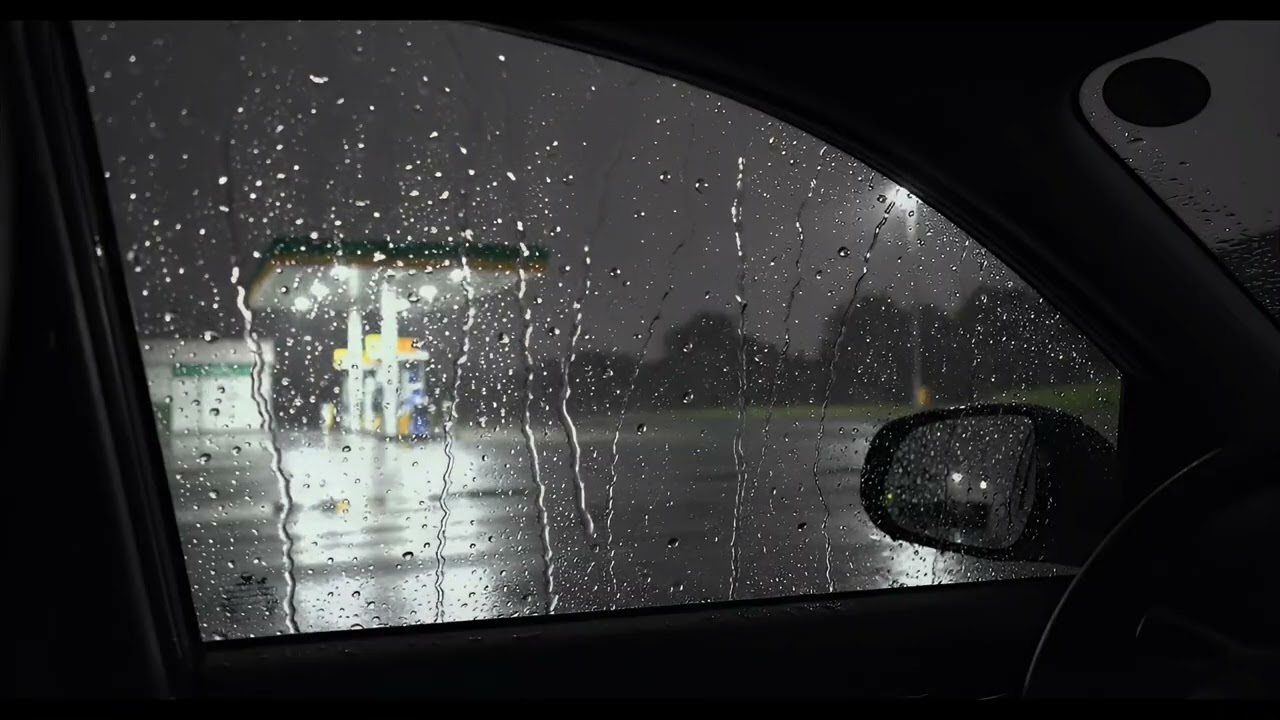 Onderdak vinden in een auto tijdens een zware regenbui - Gezellige slaapgeluiden,