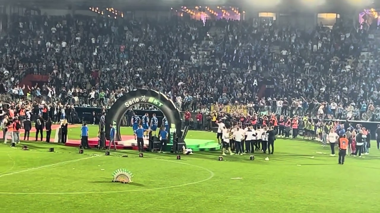 Como - Cosenza I festeggiamenti in campo