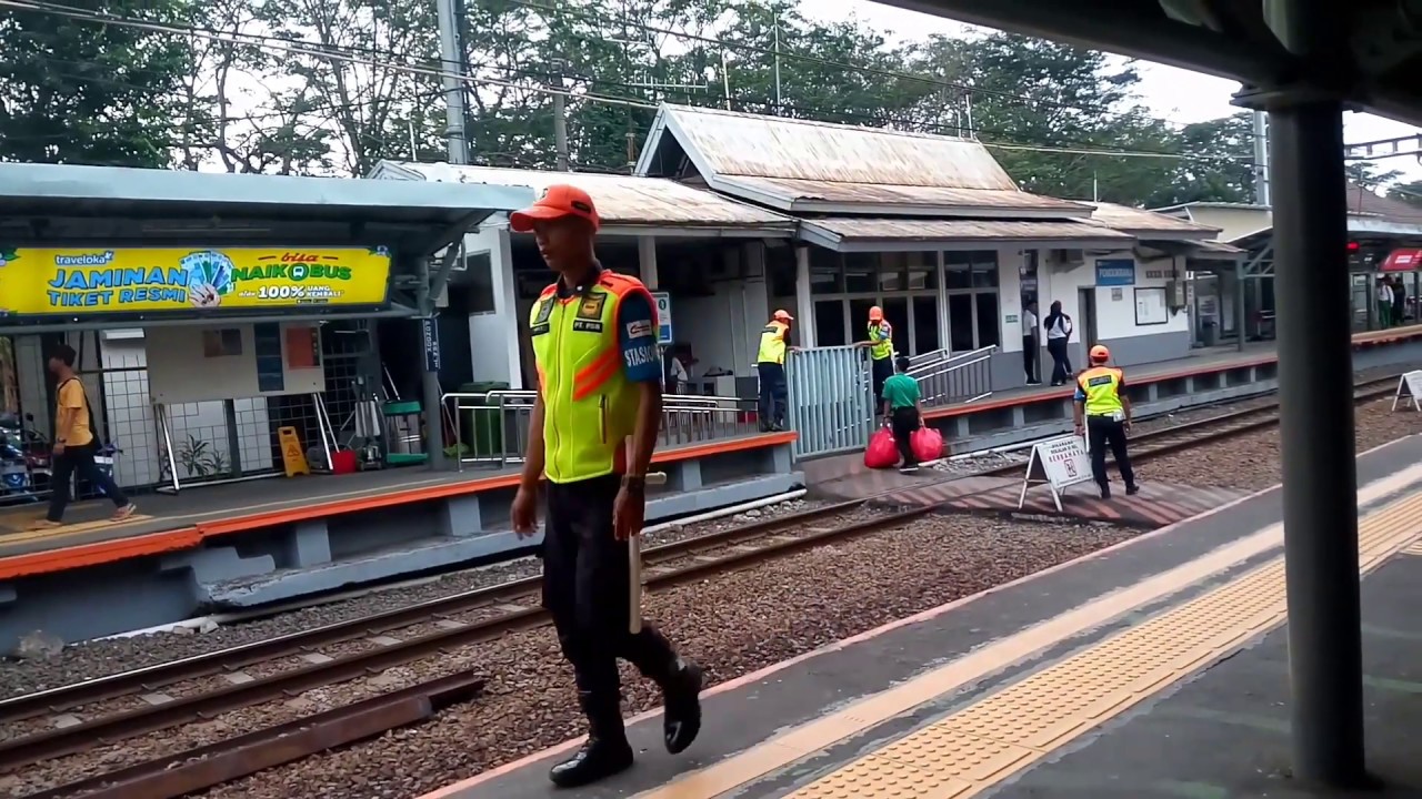 Naik KRL dari stasiun pondok ranji ke stasiun tanah abang
