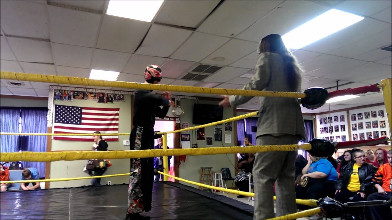 Yaseta Otoko attacks 1CW announcer Jonathan Reeves 12-7-13