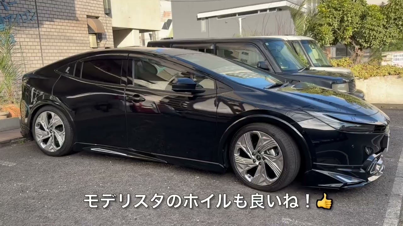 新型６０プリウス Zグレード フルモデリスタ オシャレにローダウン🤭（お勧めのカーボン調パネルの紹介）🤭２年乗って来たオーナーさんに、お話を聞いてみました。🤭