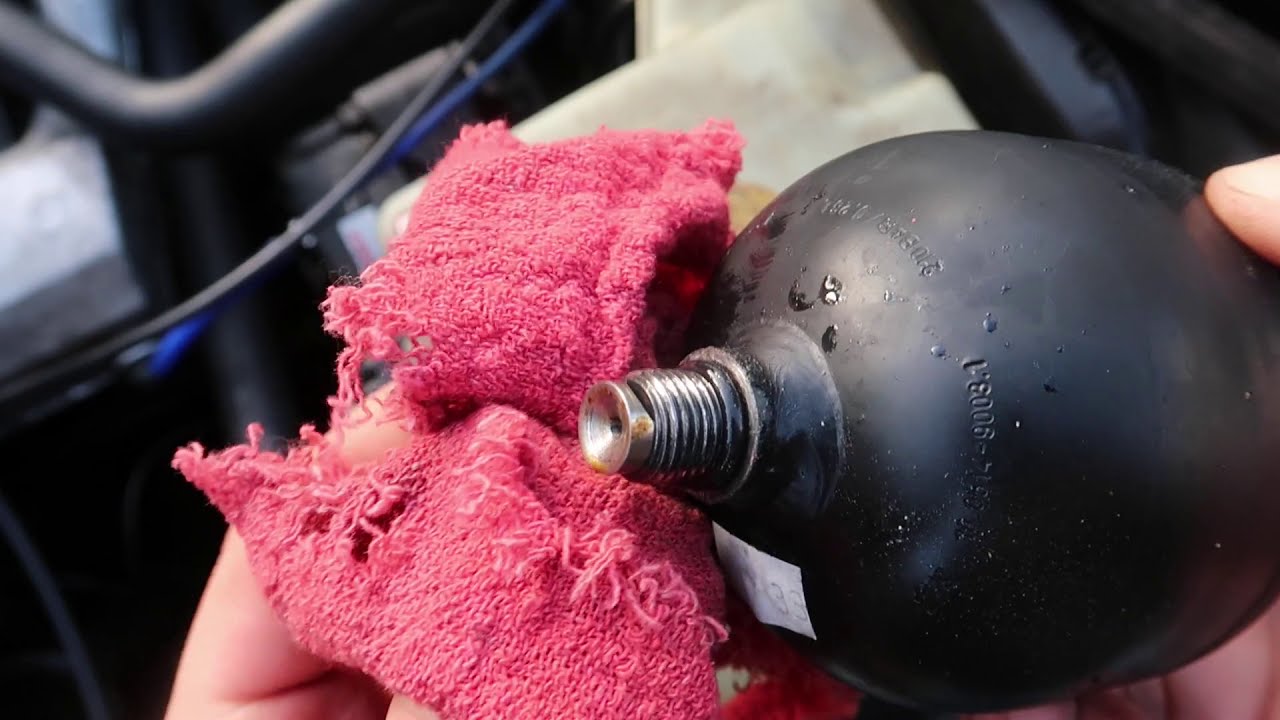 Junkyard Goodies and Replacing ABS Accumulator Ep: 10 - 1990 Saab 900S