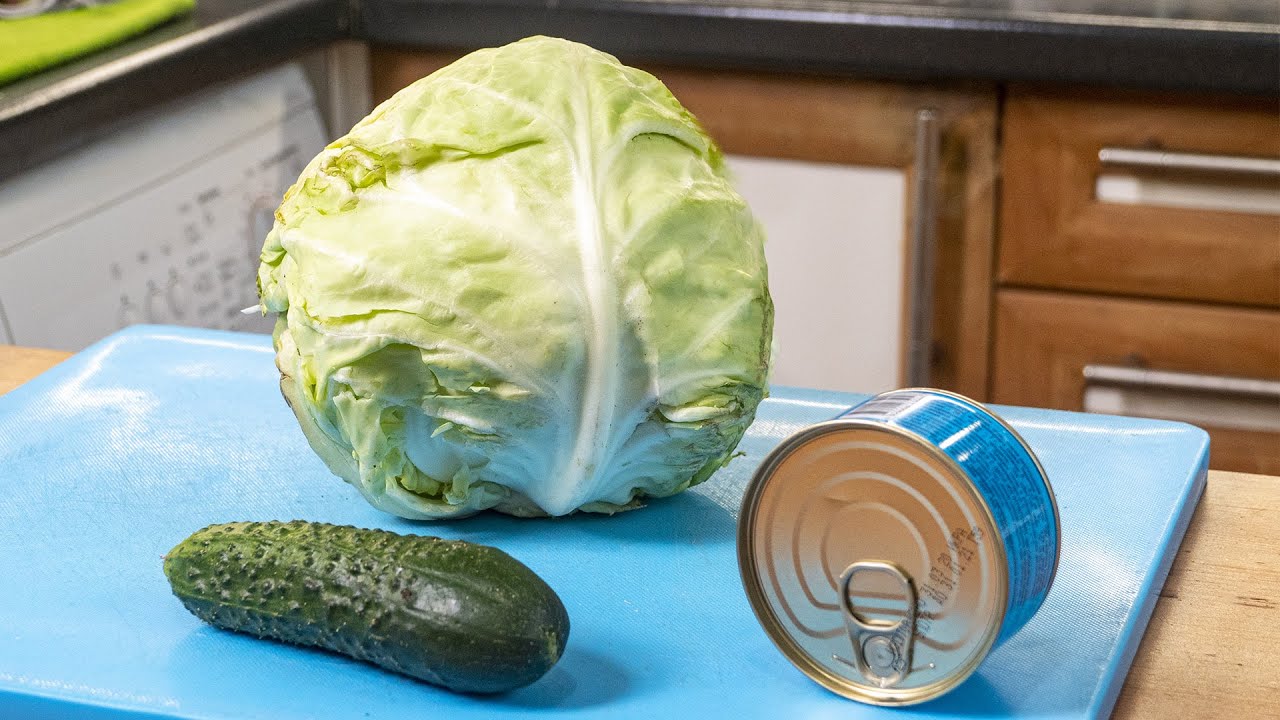 #Салат из капусты с огурцами и икрой минтая