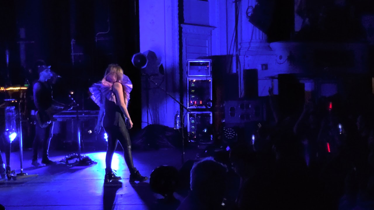 Avril Lavigne - Breakaway Live in Boston 2019