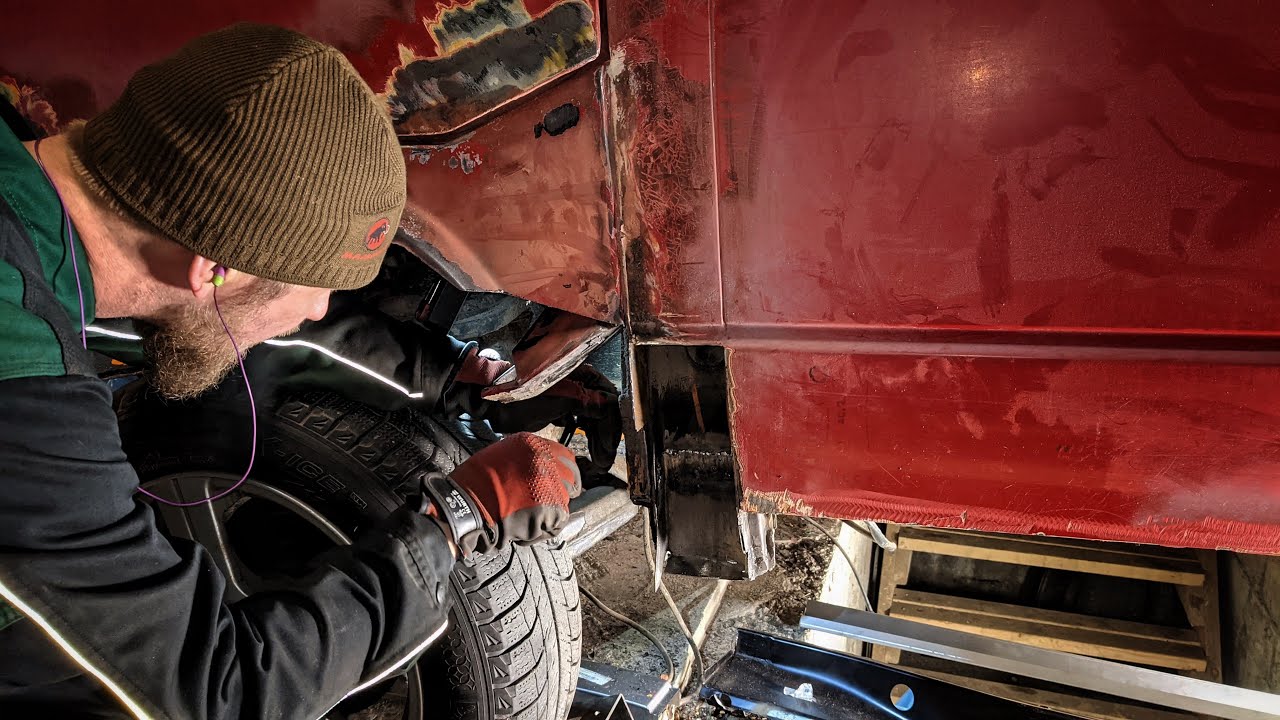 Swing Arm Removal and Rocker Replacement - Restore a VW T3 Syncro #4