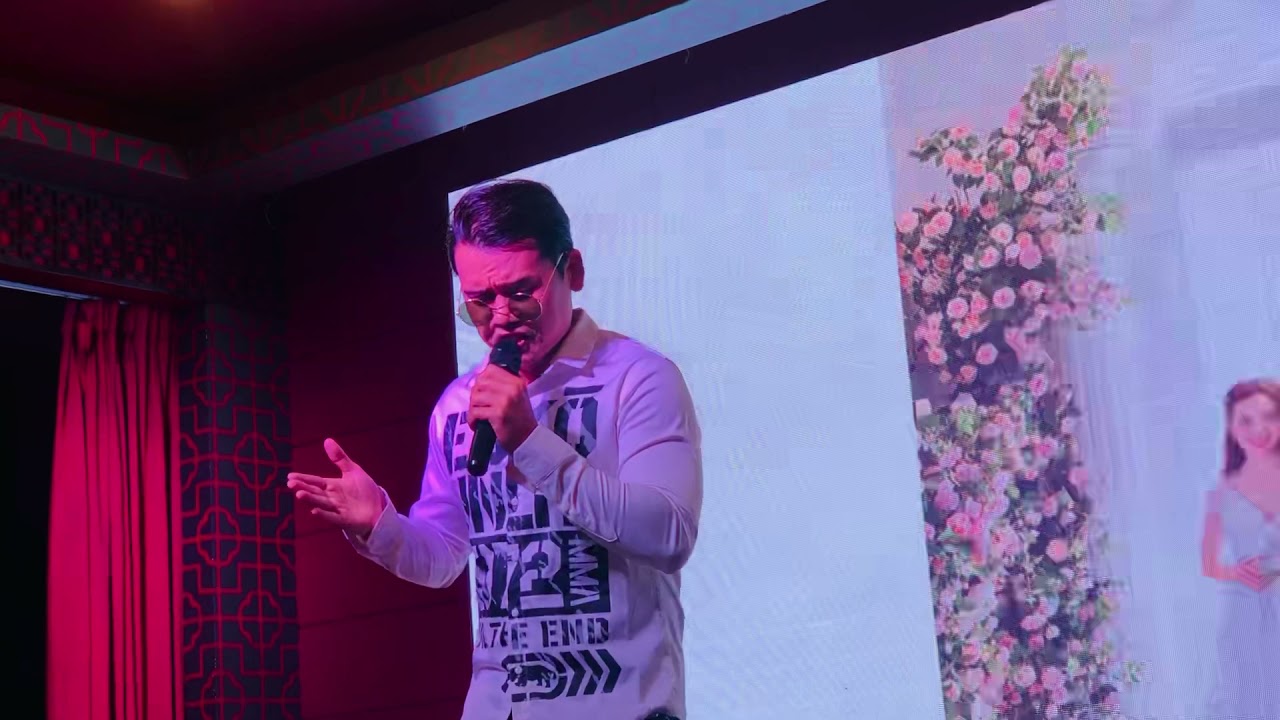 Rapper Mạnh Cường hát Despacito trong đám cưới