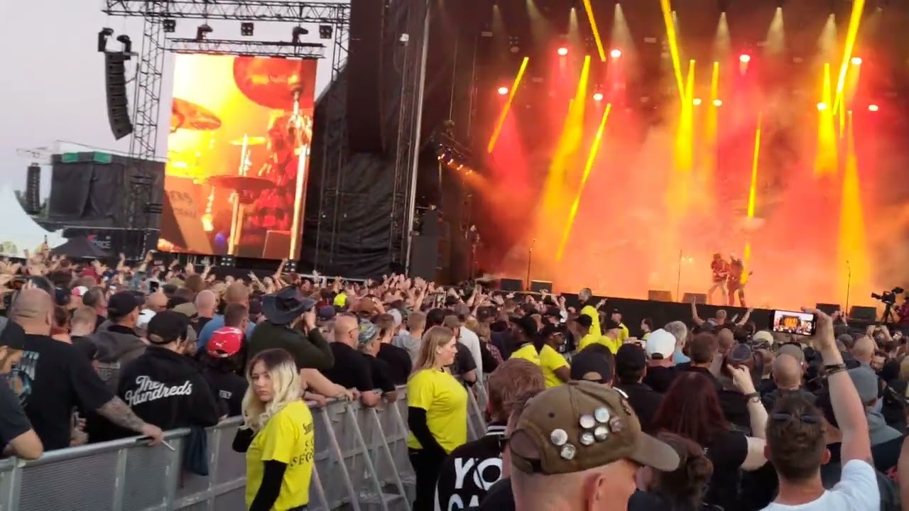 SRF2022 - Raubtier - Låt napalmen regna ner