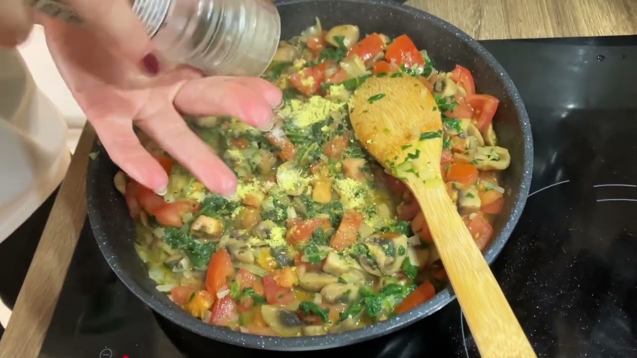 Vegetarischer Pfannkuchen mit Spinat- Champignon- Füllung