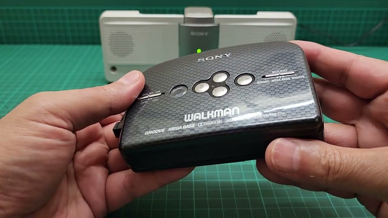Sony WM-E40ST cassette player Walkman | review | inside look 