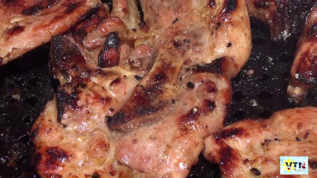 Ăn cơm sườn BBQ ngoài trời ở Mỹ