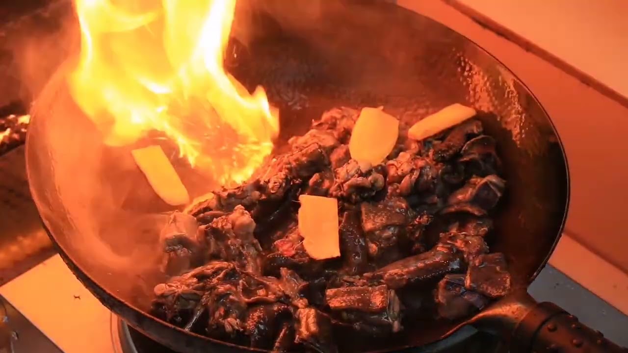 炖乌鸡汤时，不要直接下锅炖，教你正确做法，汤鲜味美好喝不油腻 