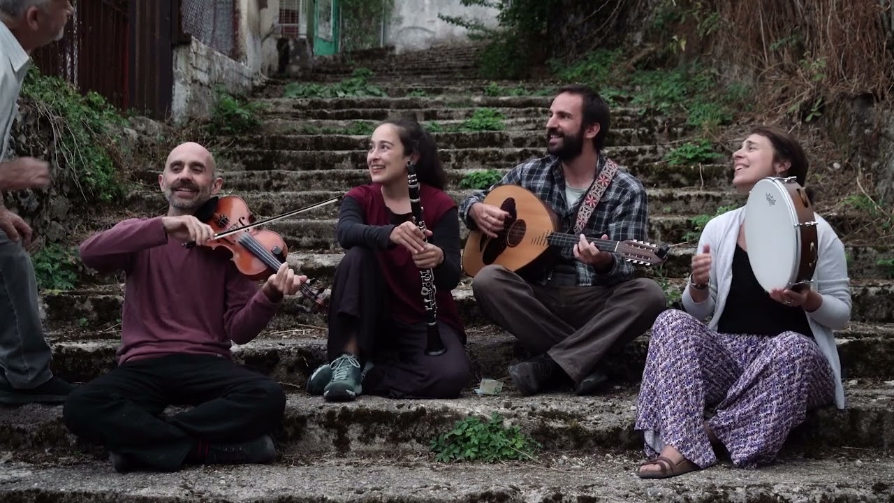 Μάγια μου'χεις καμωμένα - Ματζούνια