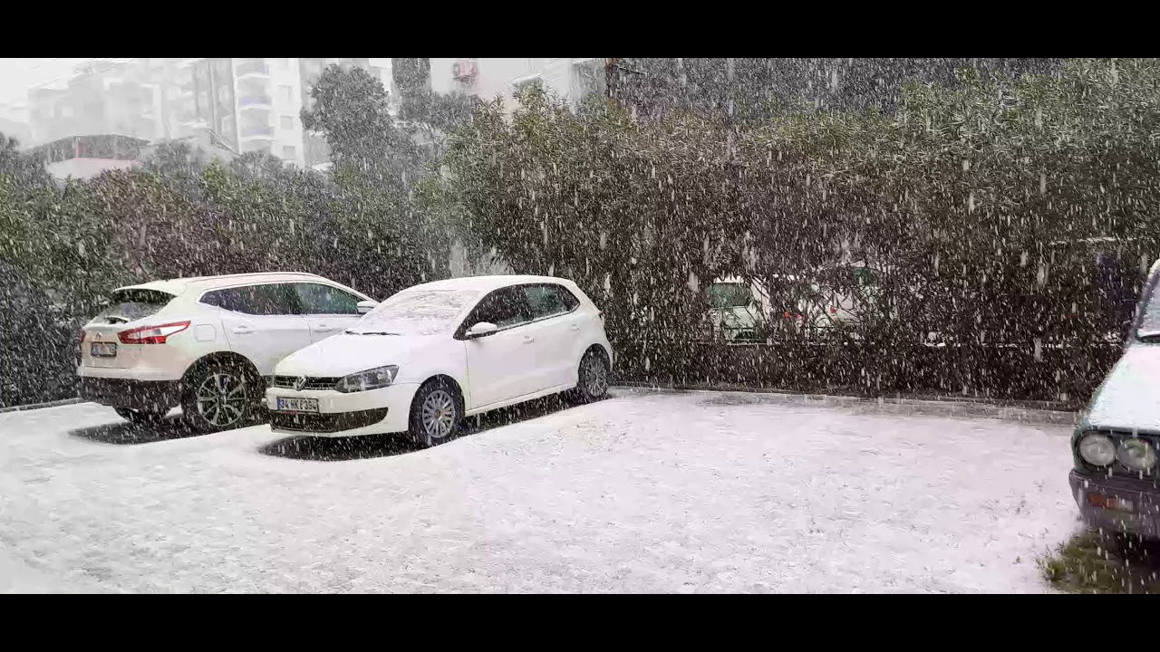 İzmir'de şaşırtıcı kar... (28 Ocak 2021)