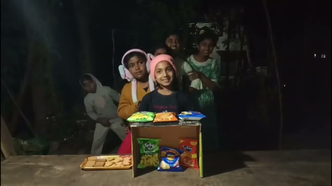 Match the chips colour & eat 🍪 #foodchallenge #funnyvideo 