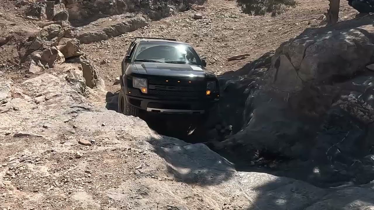 Ford raptor takes on 5 Mile Pass and breaks a cv joint