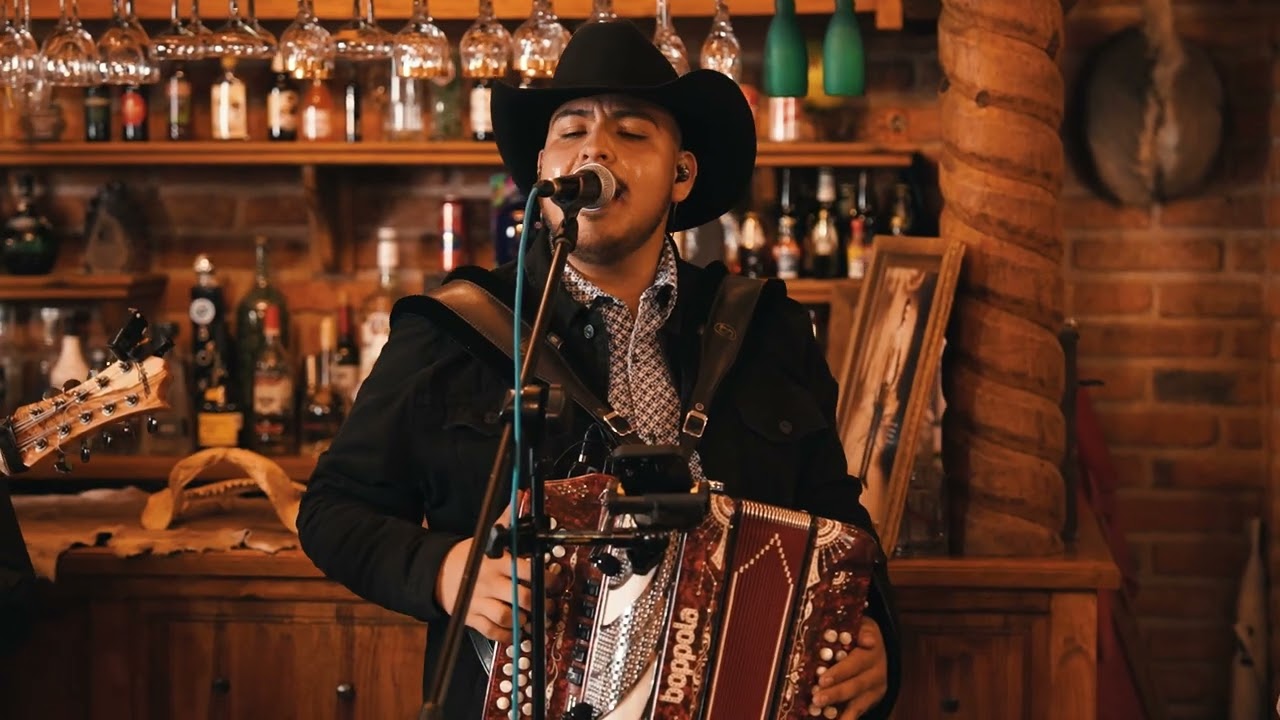 Grupo Alto Perfil Norteño - Eres Todo Todo/Te Quedaste Sola 