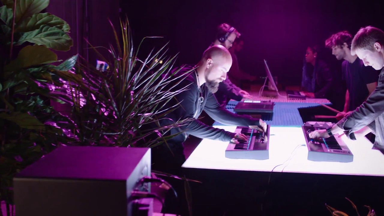 ANALOG STRINGS by Output - Performance
