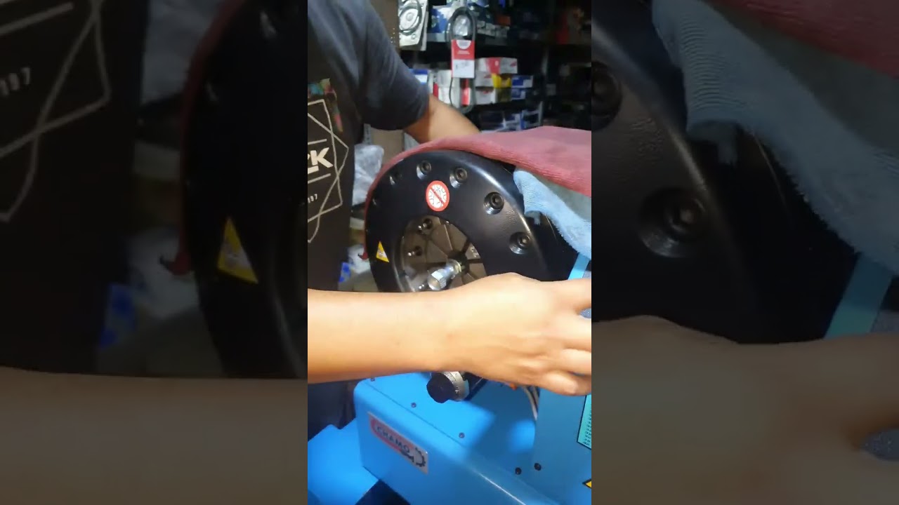 Prensando manguera hidráulica Strobbe 1/2 R2 con conexiones ORFS 1/2
