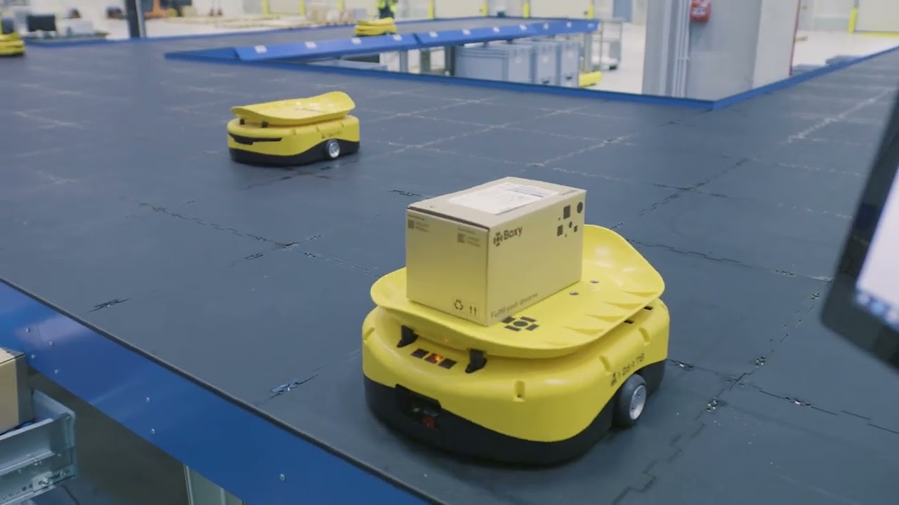 Csomagok szortírozása Libiao robotokkal a Boxy Fulfillment Központban