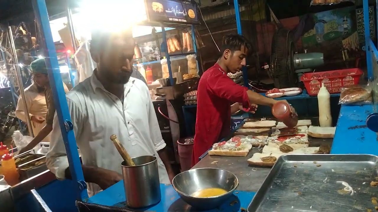 food lovers k liye Khanewal ka mashhoor burger Dilpasand burger