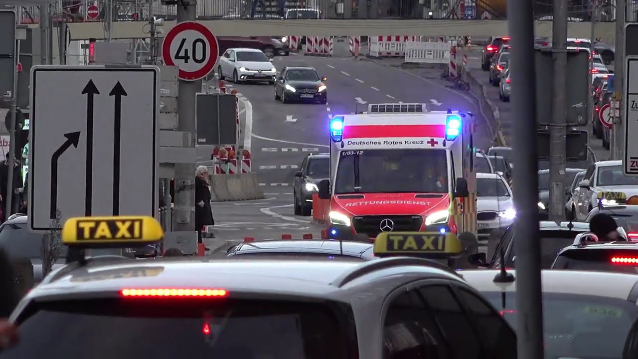 Vollbremsung Rettungswagen! Kind läuft vor RTW (Weihnachtsspecial)