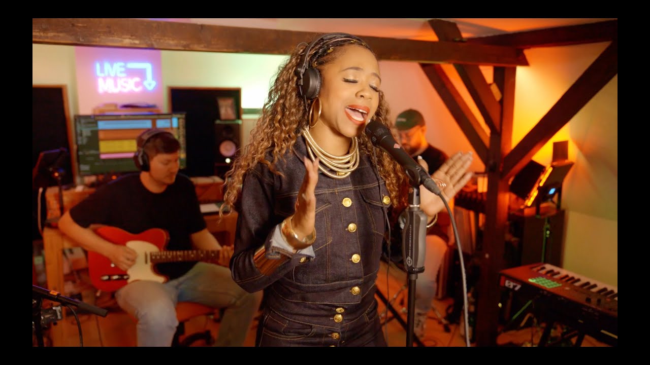 Attic Sessions feat. SAMORA - MORE REGGAE