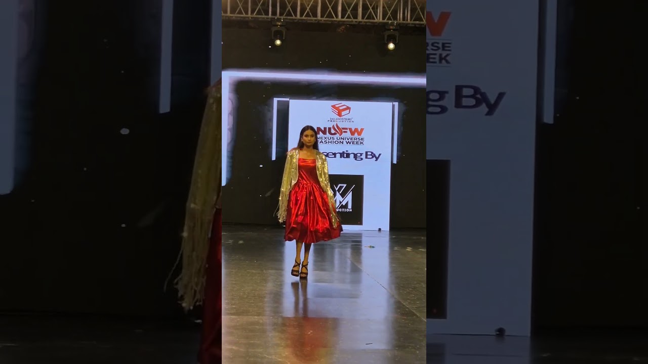 yha kya ho rha😬#fashion #fashionstyle #delhifashion #showtime #model #walking #viral #viralvideo
