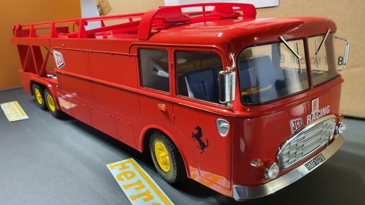 Unboxing : Fiat 306/2 Bartoletti Ferrari race car transporter JCB Racing 1970 (Norev) 1/18