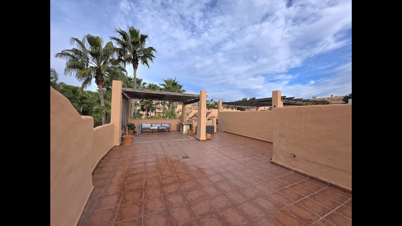 Corner Duplex Penthouse with 70 m² Solarium| Walking  to Villa Padierna Golf – Jardines del Albaicín