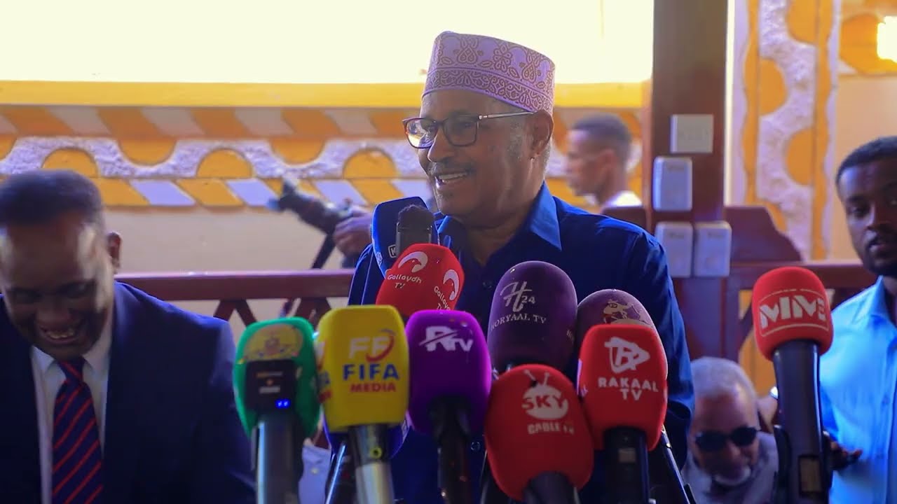 Suldaan Axmed Jaambiir oo Taariikhdii Biyaha Hargeysa Ka Jeediyay Xafladdii Xil-wareejinta Wakaalada