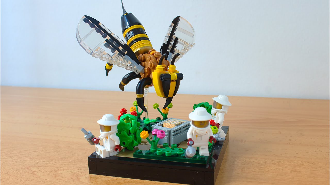 Lego Minifigs Series 21 - Giant Bee Attack  (1/12)