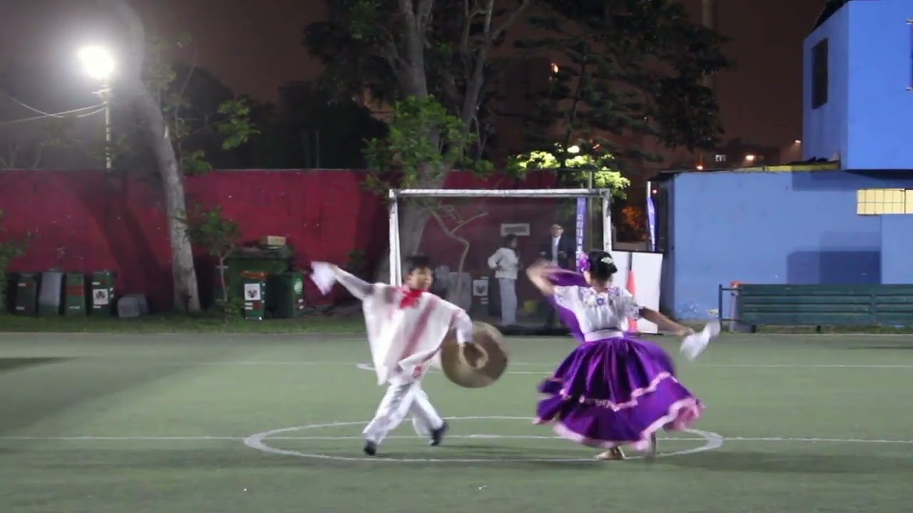 Hnos  Gabriela y Emilio Villanueva-Perol Elegancia 2025