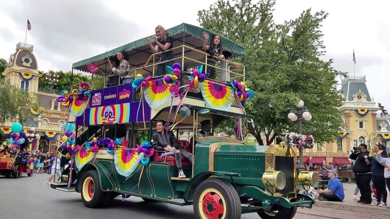Disney Channel Go! Fan Fest Cavalcade Disneyland May 12 2018 DuckTales