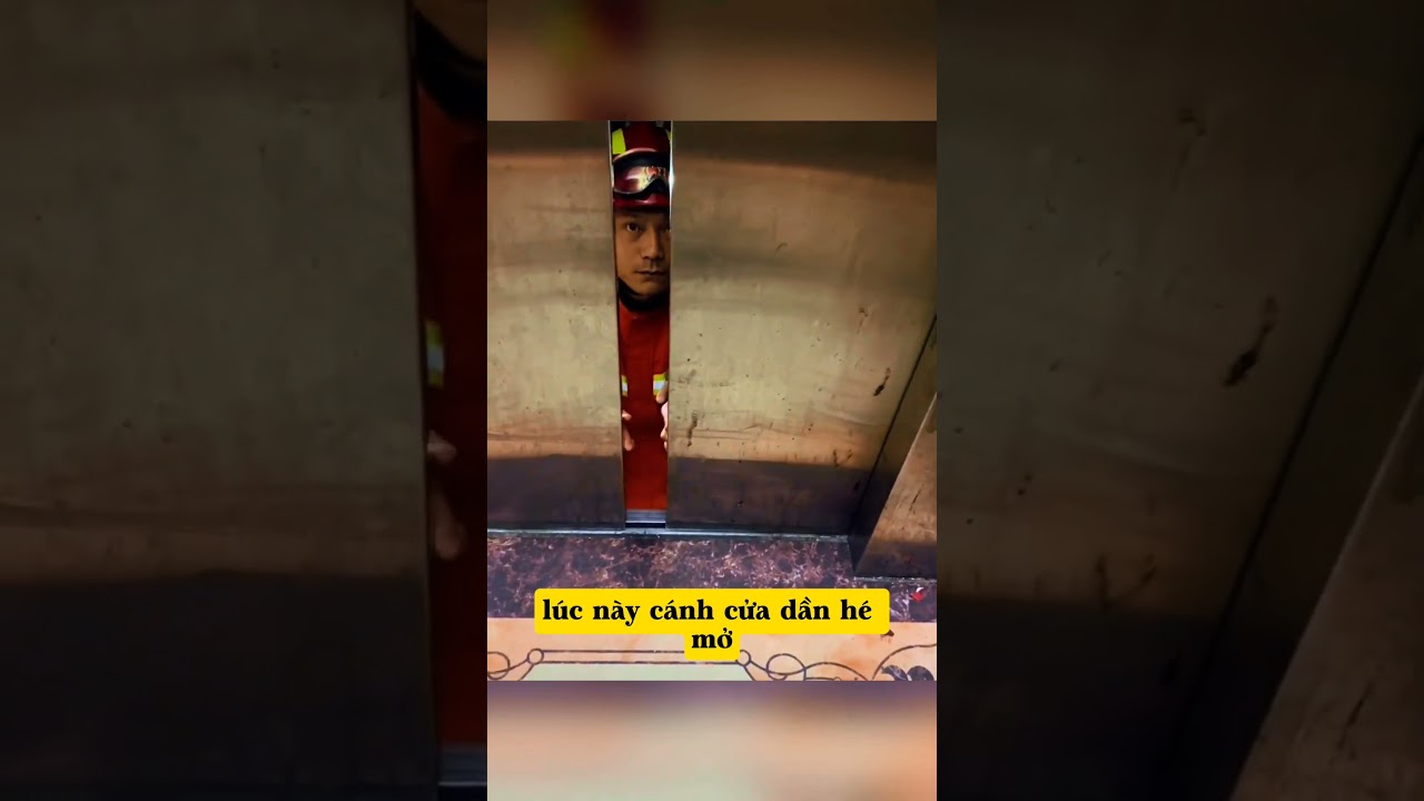 Câu Chuyện Cô Gái Bị Kẹt Trong Thang Máy 